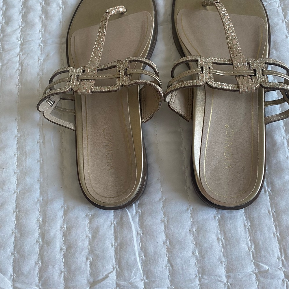 Vionic Gold Sandals with 10W Minimalist Design